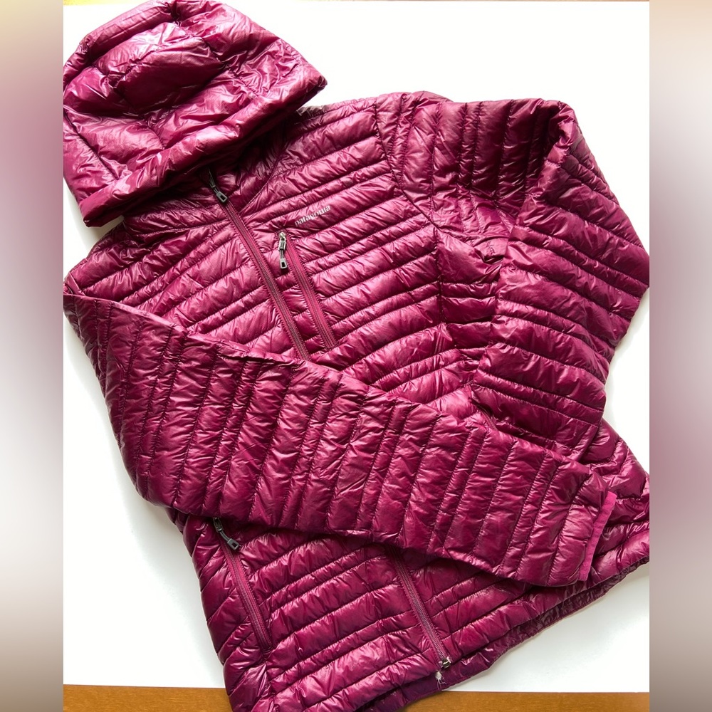 Patagonia Womens Lightweight Down Jacket w/ Hood